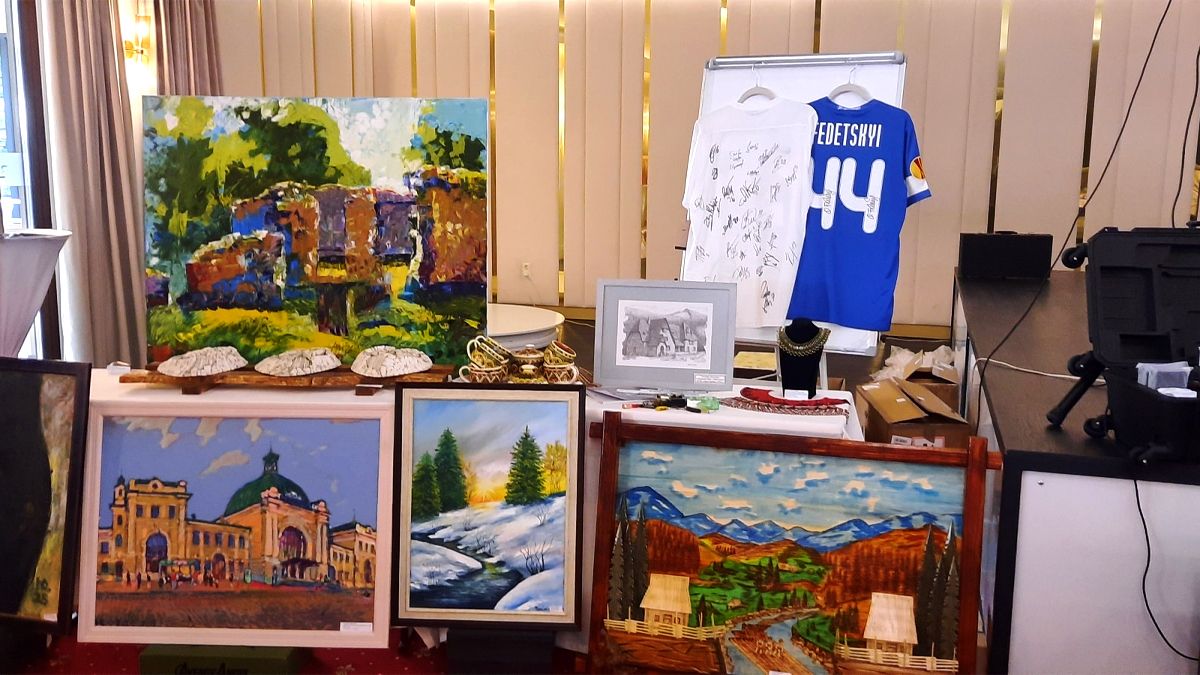 На благодійному аукціоні в Яремче зібрали понад 2 мільйони гривень для ЗСУ