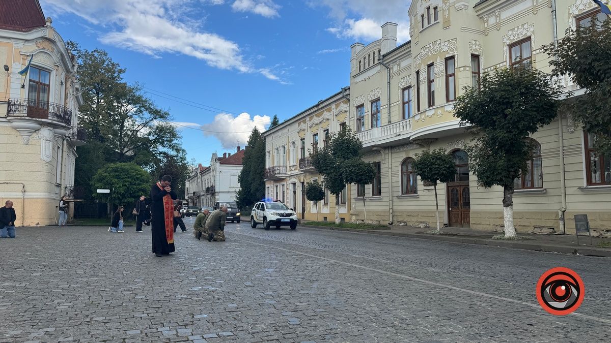 На вічний спочинок до Коломиї повернувся воїн Володимир Вовчук 1