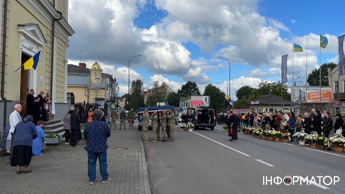 У Коломиї провели на вічний спочинок захисника Володимира Вовчука 18