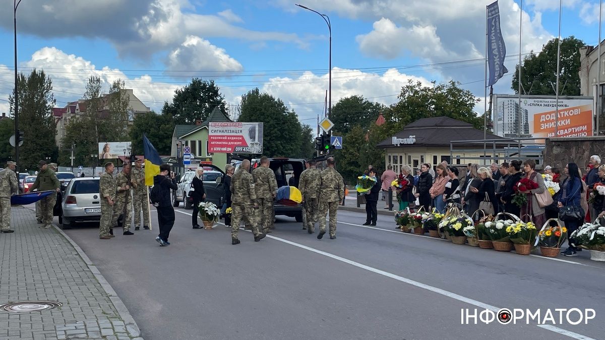 У Коломиї провели на вічний спочинок захисника Володимира Вовчука 20