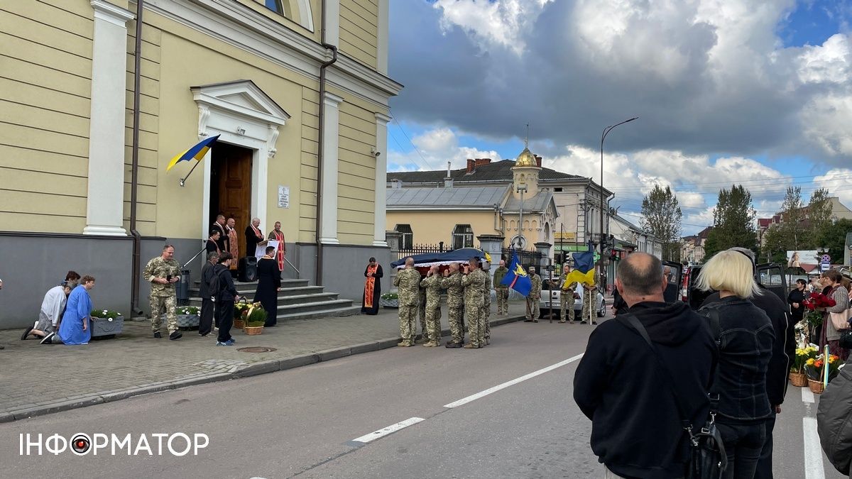 У Коломиї провели на вічний спочинок захисника Володимира Вовчука 19