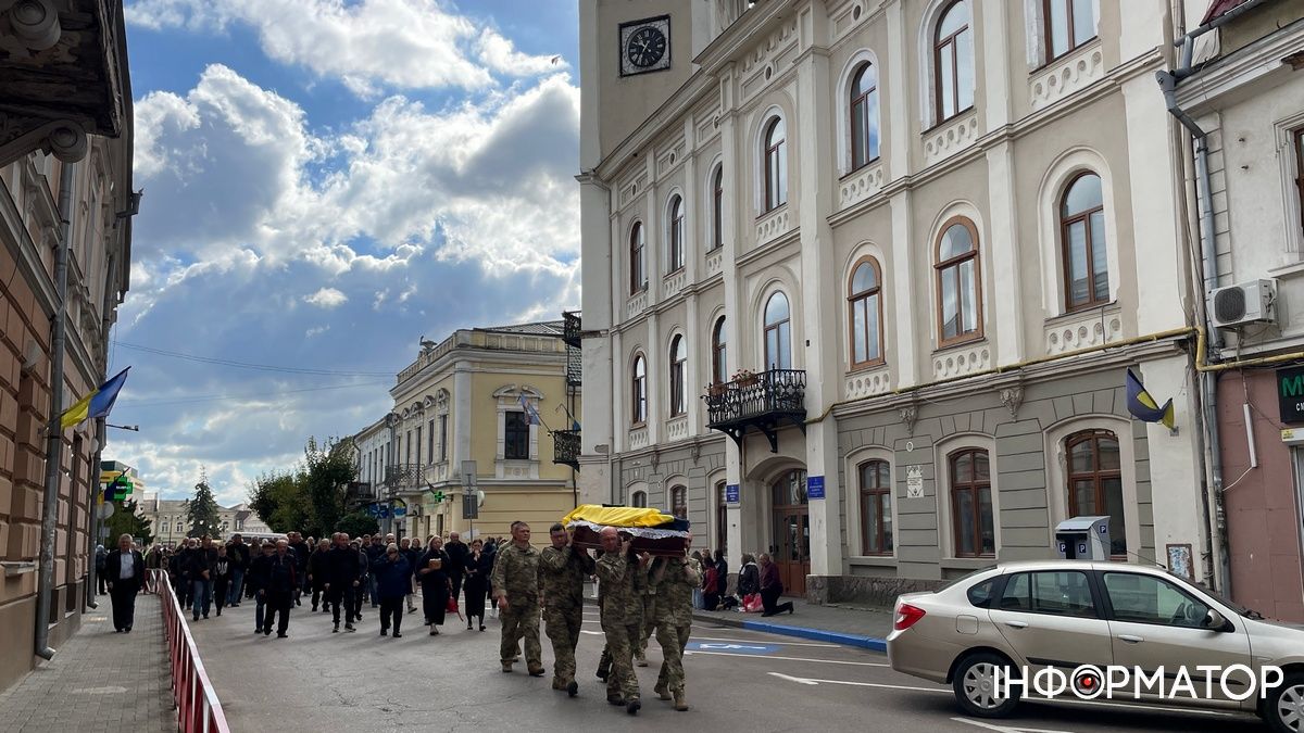 У Коломиї провели на вічний спочинок захисника Володимира Вовчука 16
