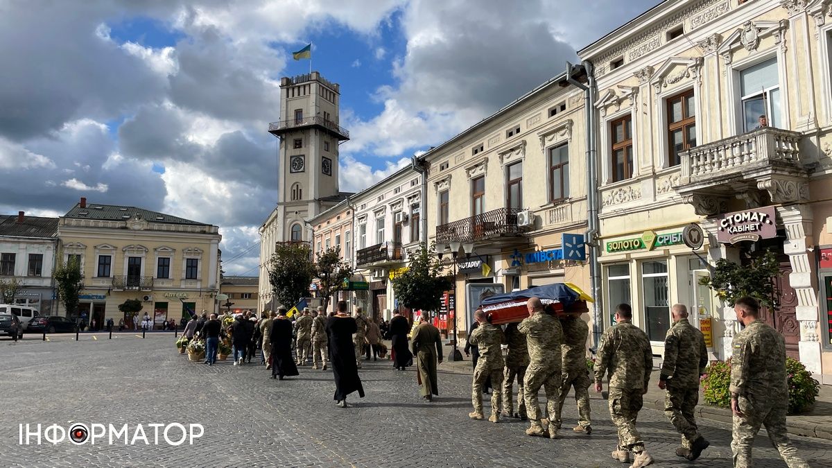 У Коломиї провели на вічний спочинок захисника Володимира Вовчука 13