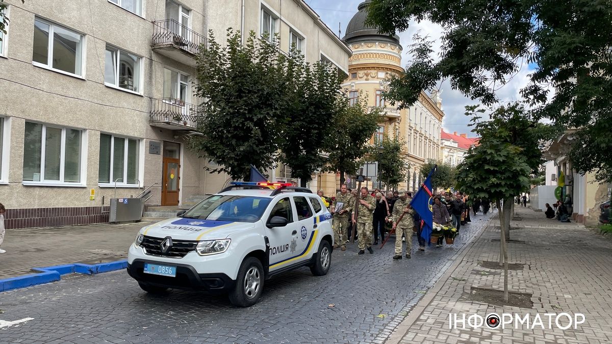 У Коломиї провели на вічний спочинок захисника Володимира Вовчука 9