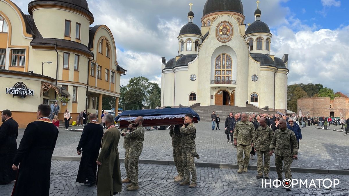 У Коломиї провели на вічний спочинок захисника Володимира Вовчука 6