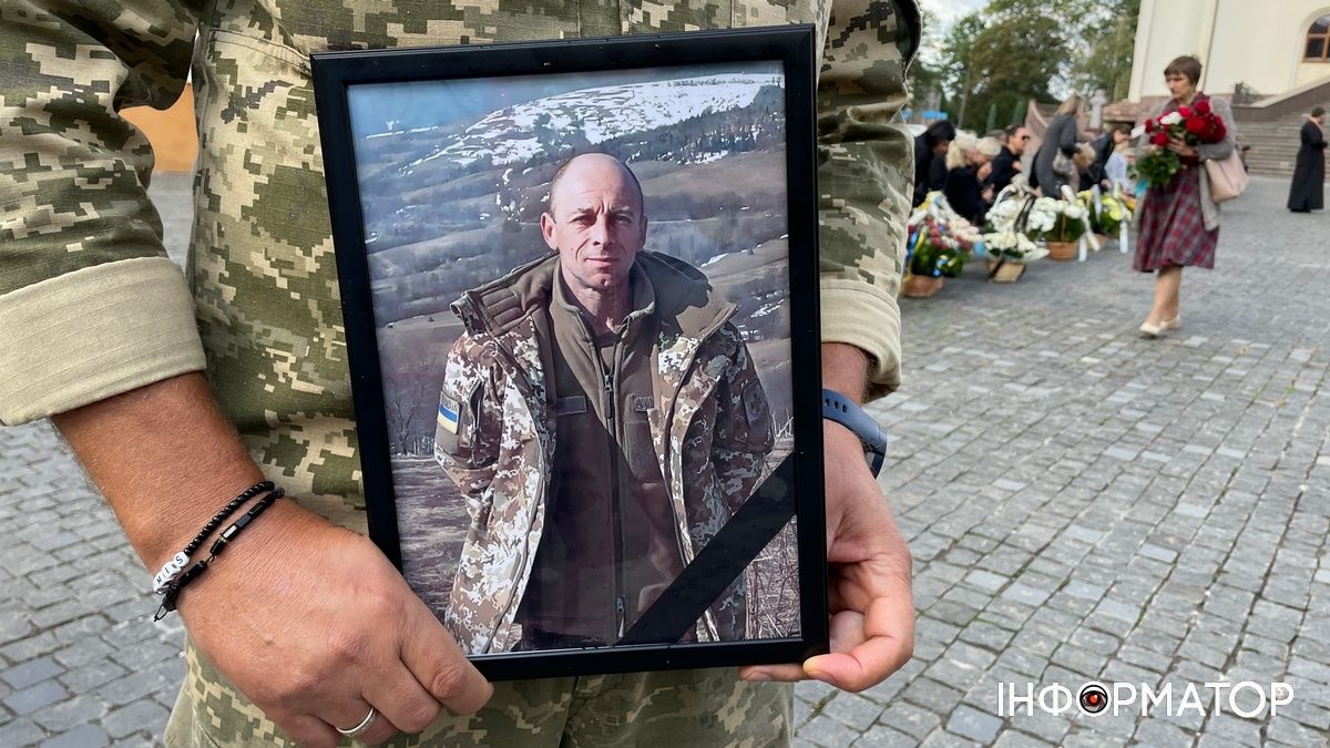 У Коломиї провели на вічний спочинок захисника Володимира Вовчука 5