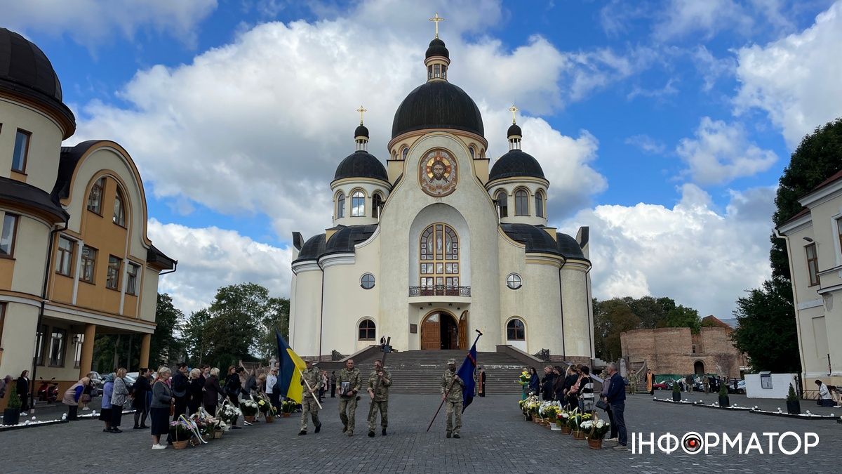 У Коломиї провели на вічний спочинок захисника Володимира Вовчука 4