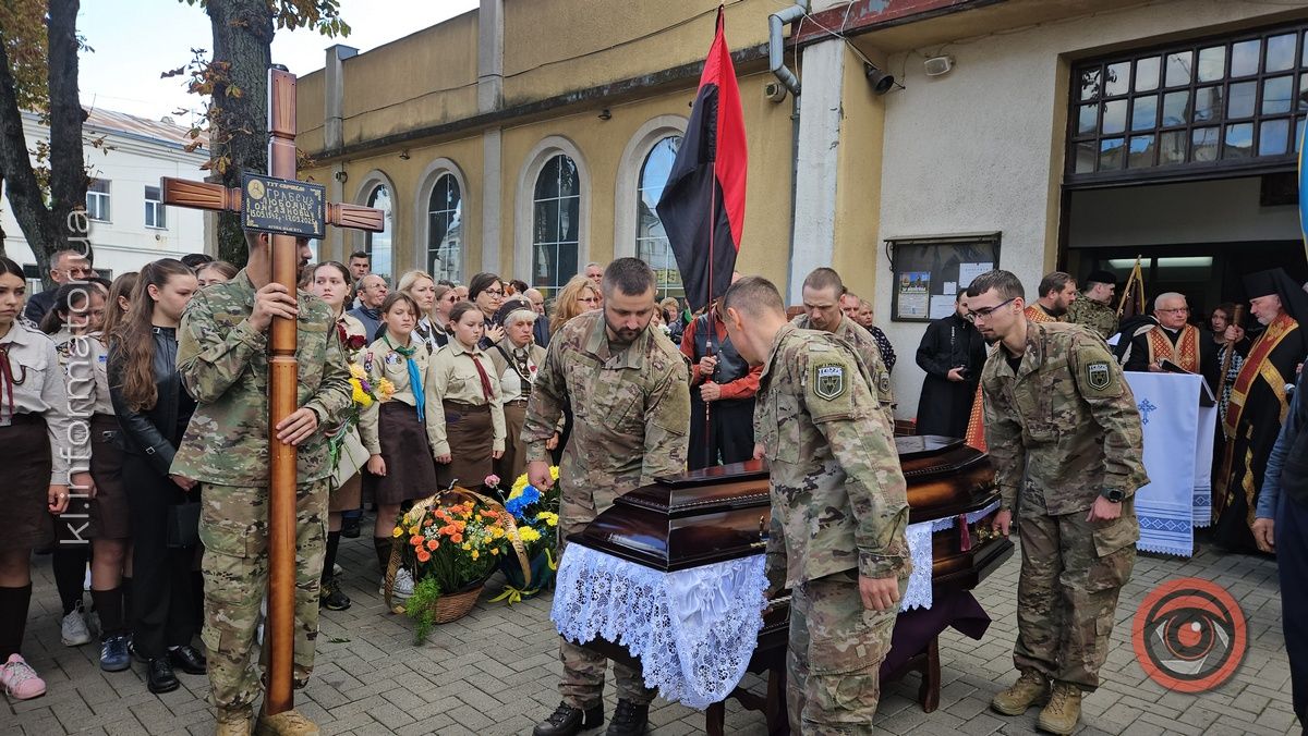 Під звуки трембіти, скрипки і оплекси Коломия прощалася з Любомиром Грабцем 16