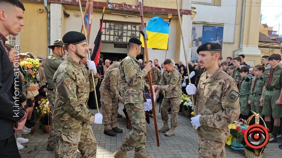 Під звуки трембіти, скрипки і оплекси Коломия прощалася з Любомиром Грабцем 5