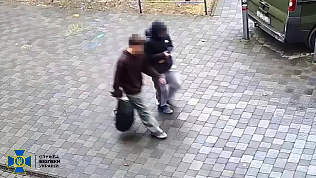 Двоє підлітків, які переносили вибухівку. Фото: Служба безпеки України