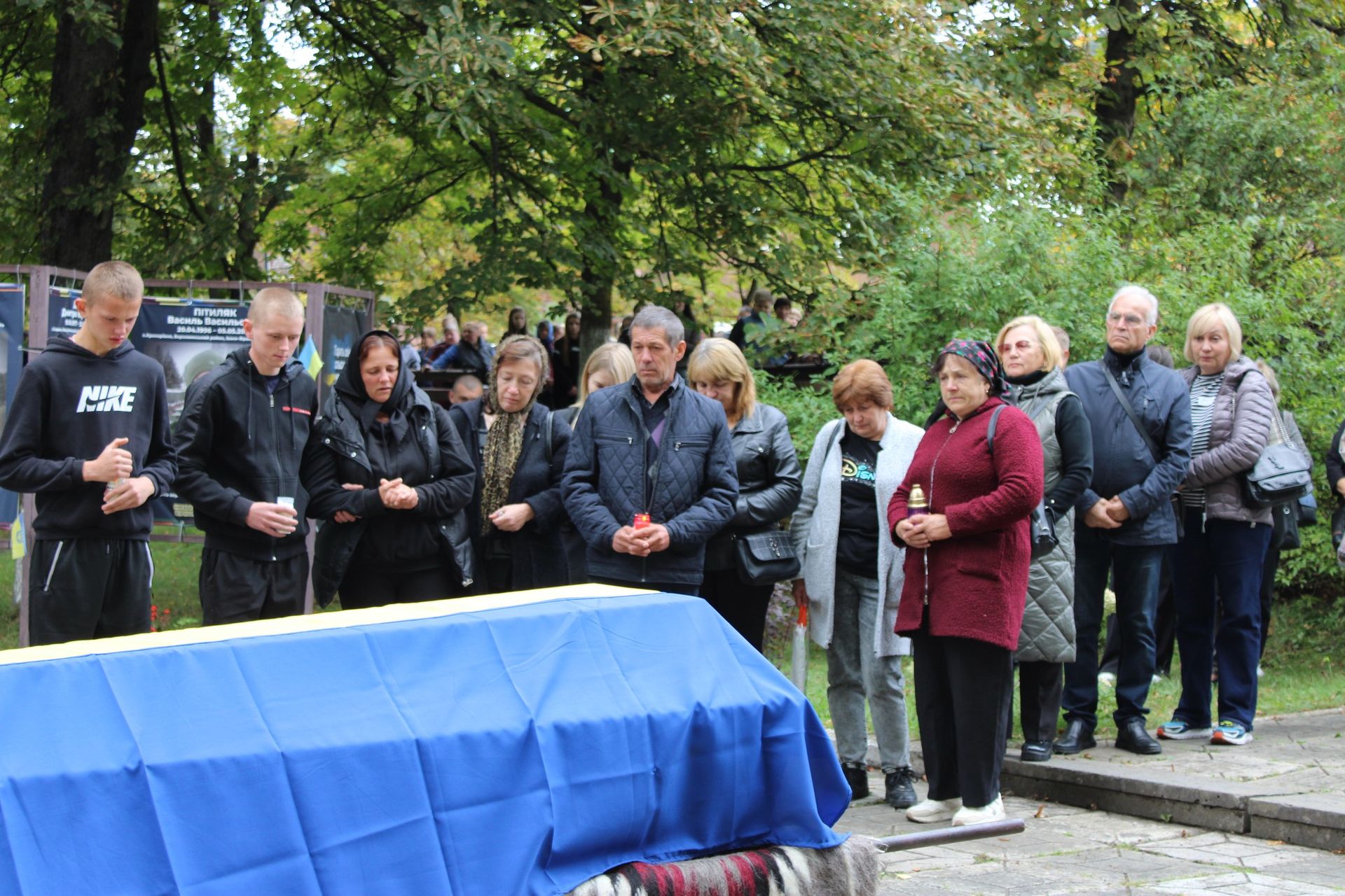 У Верховині зустріли скорботний кортеж померлого воїна Івана Ілюка 12