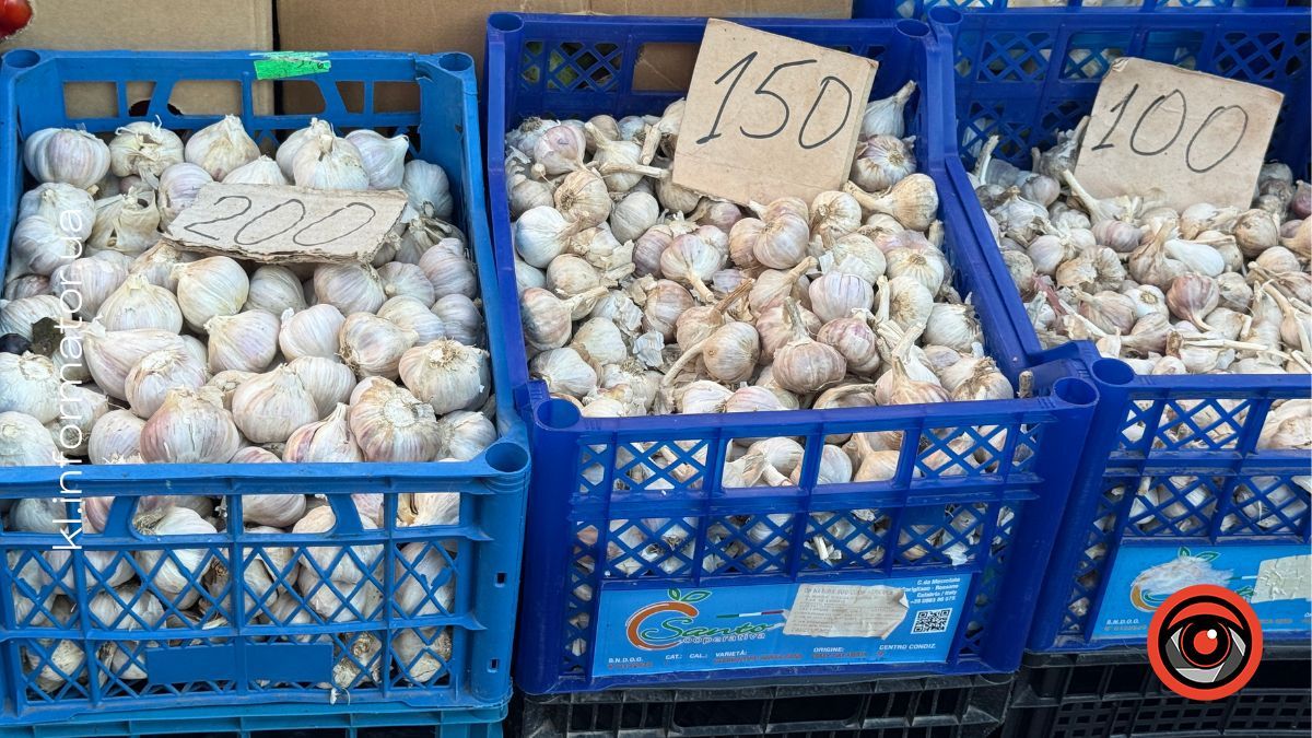 Скільки коштують часник та цибуля на коломийському базарі