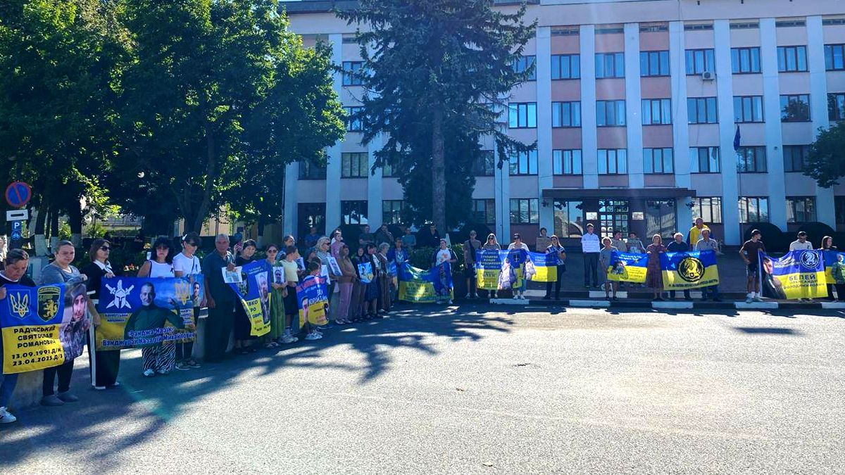 Акцію-нагадування про полонених та безвісти зниклих військовослужбовців провели у Снятині 3