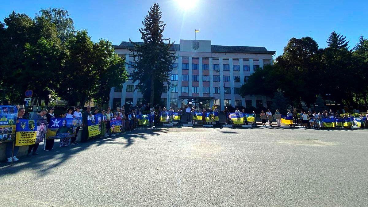 Акцію-нагадування про полонених та безвісти зниклих військовослужбовців провели у Снятині 2