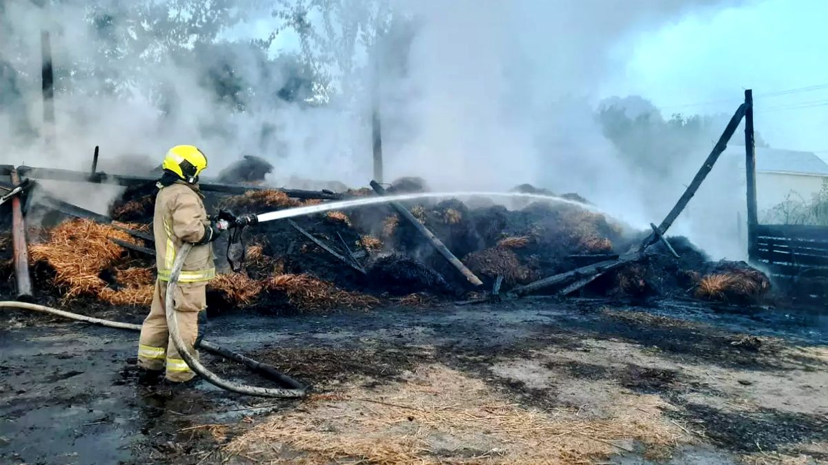 У Заболотівській громаді спалахнули тюки соломи