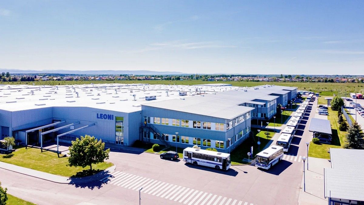 Із заводу LEONI евакуювали людей, на місці працюють рятувальники