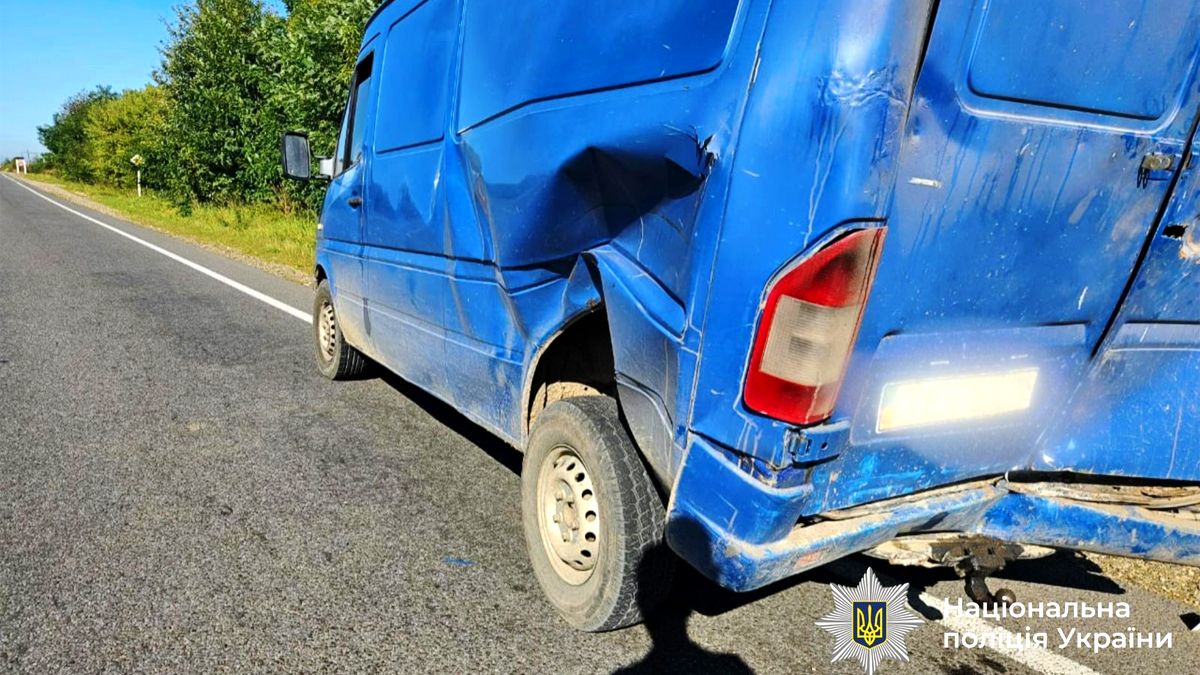 Внаслідок автоаварії у Снятинській громаді госпіталізували 31-річну пасажирку легковика