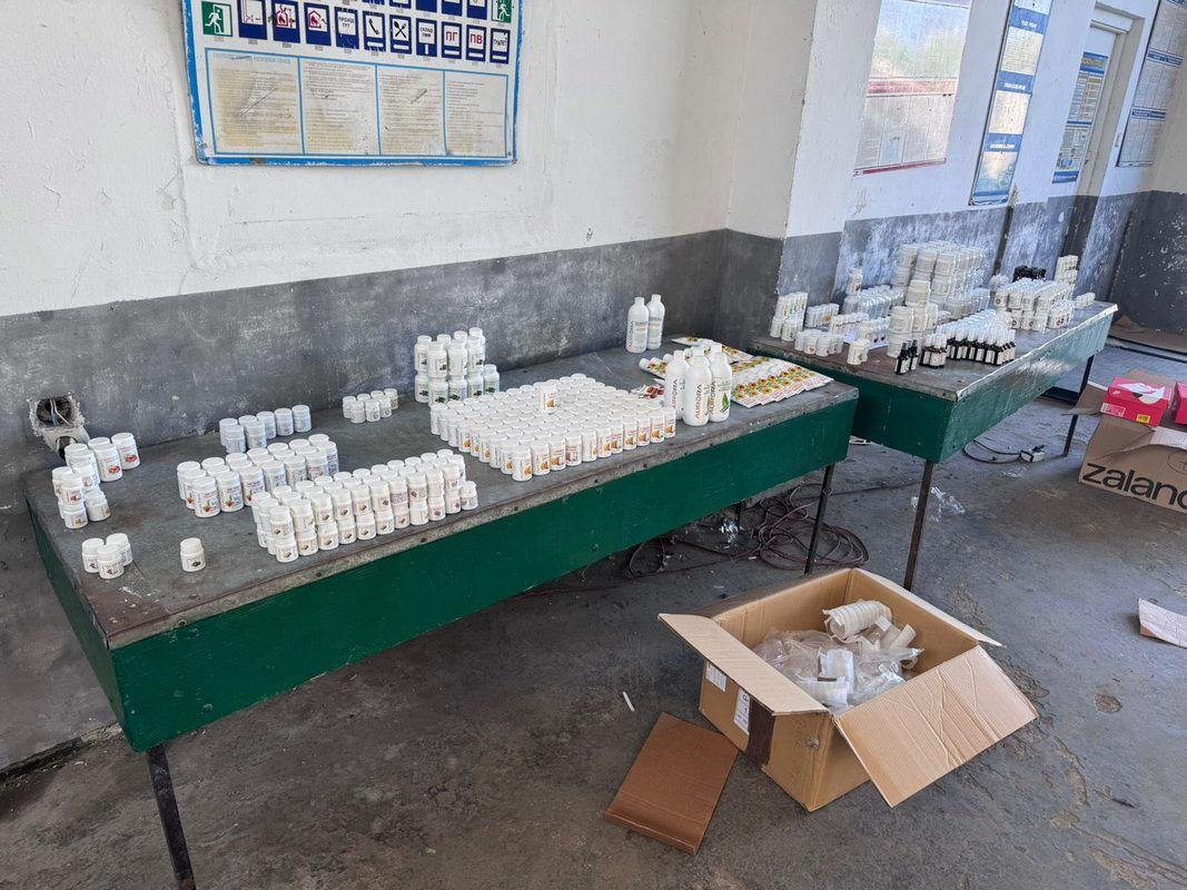 Митники знайшли в прикарпатця продукцію з росії та натуральне волосся з Африки на 1 млн грн 1