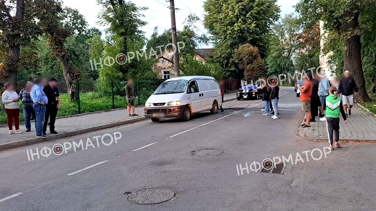 Коломиянка здавала назад і підсікла Mitsubishi: що присудили неуважній водійці