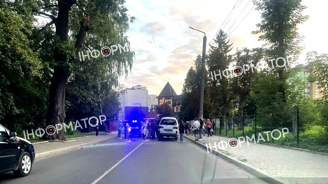 Коломиянка здавала назад і підсікла Mitsubishi: що присудили неуважній водійці 1