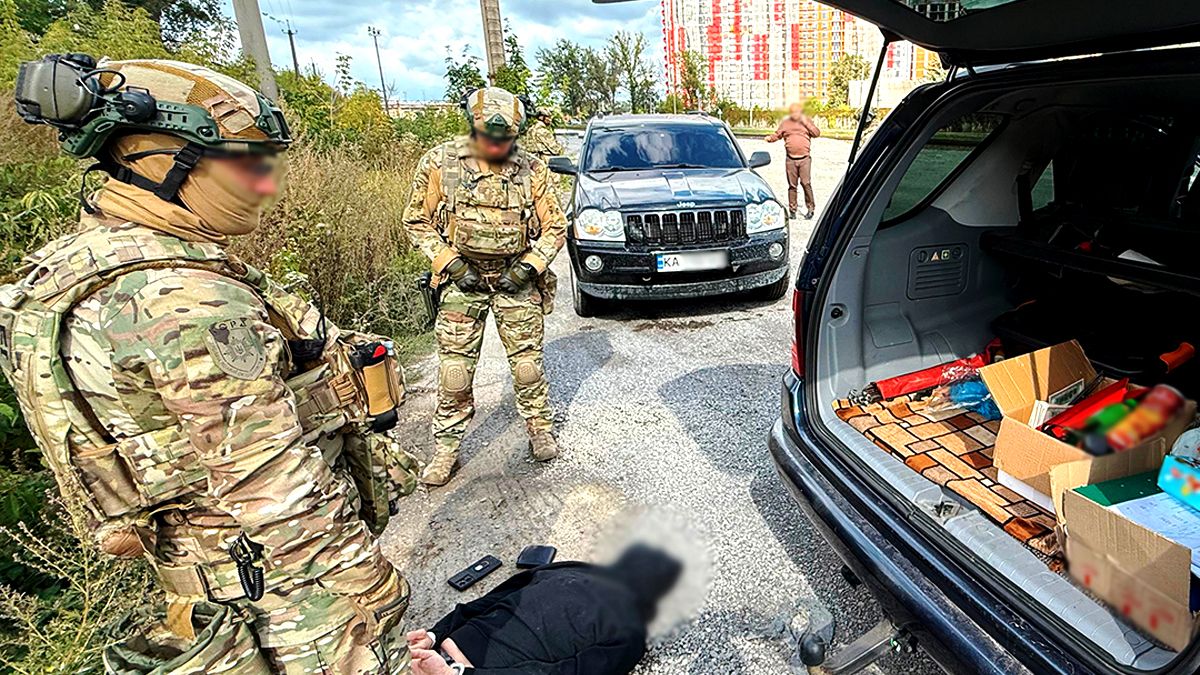 Керівник благодійного фонду з Прикарпаття за 16 тисяч доларів обіцяв чоловікові допомогти втекти за кордон