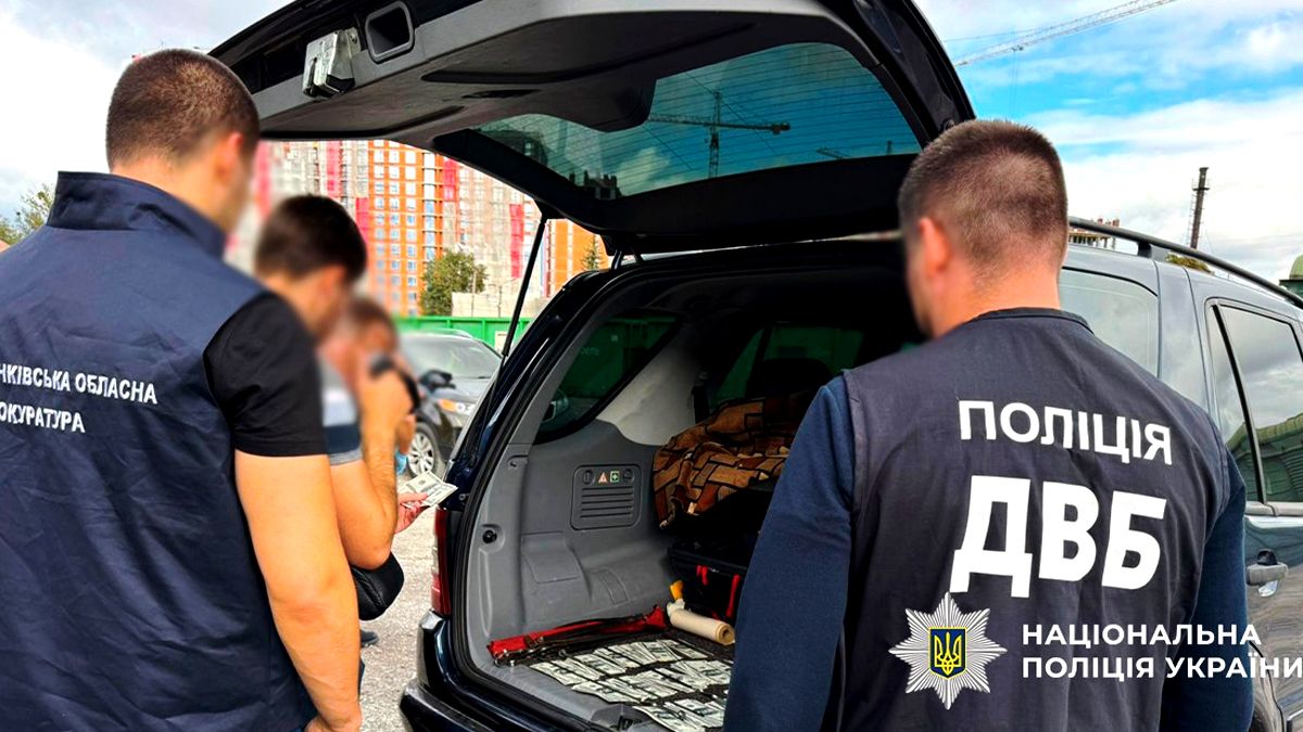 Керівник благодійного фонду з Прикарпаття за 16 тисяч доларів обіцяв чоловікові допомогти втекти за кордон 2