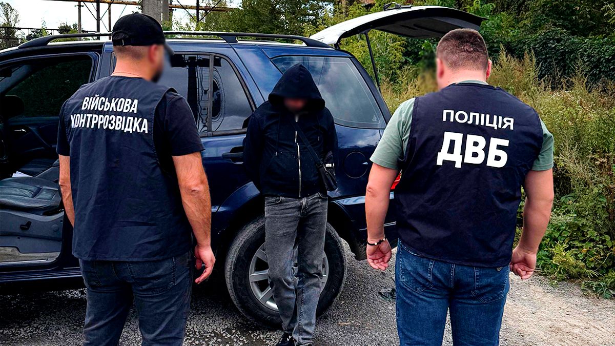 Керівник благодійного фонду з Прикарпаття за 16 тисяч доларів обіцяв чоловікові допомогти втекти за кордон 1