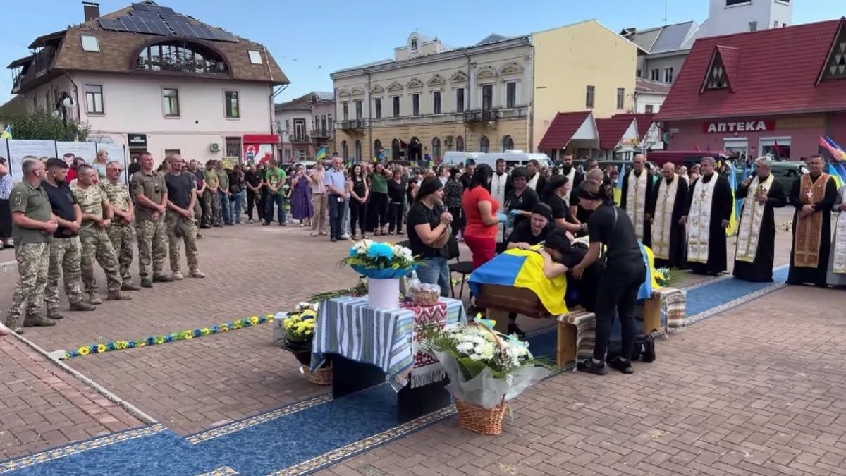 "На щиті" повернувся загиблий Герой Петро Ковальчук. Прощання відбудеться у Мишині