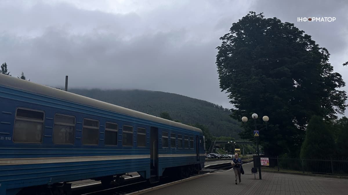 Вихідні у Карпатах: Укрзалізниця запускає додаткові потяги до Ворохти