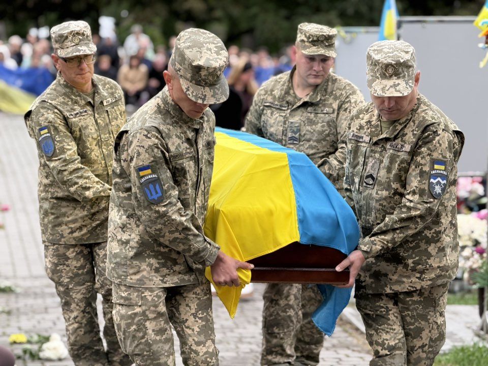 В Отинії віддали шану загиблому "едельвейсу" Руслану Кварцяному 1