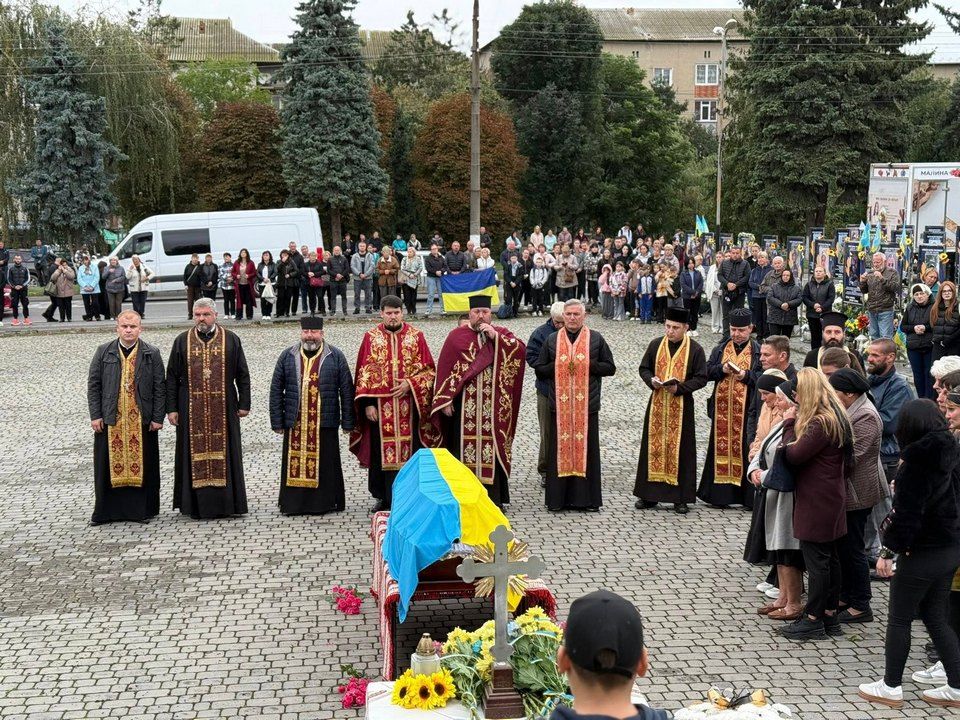 В Отинії віддали шану загиблому "едельвейсу" Руслану Кварцяному 3