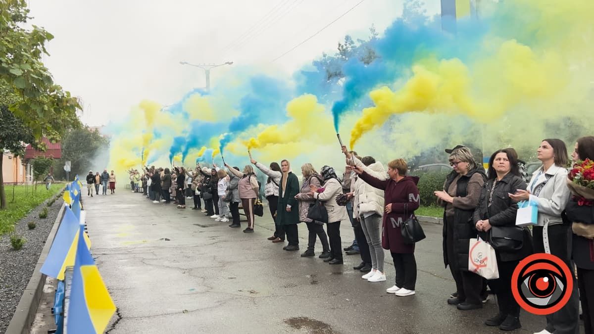 Символічний коридор пошани для Ярослава Гелема. Фото: Інформатор Калуш Символічний коридор пошани для Ярослава Гелема. Фото: Інформатор Калуш