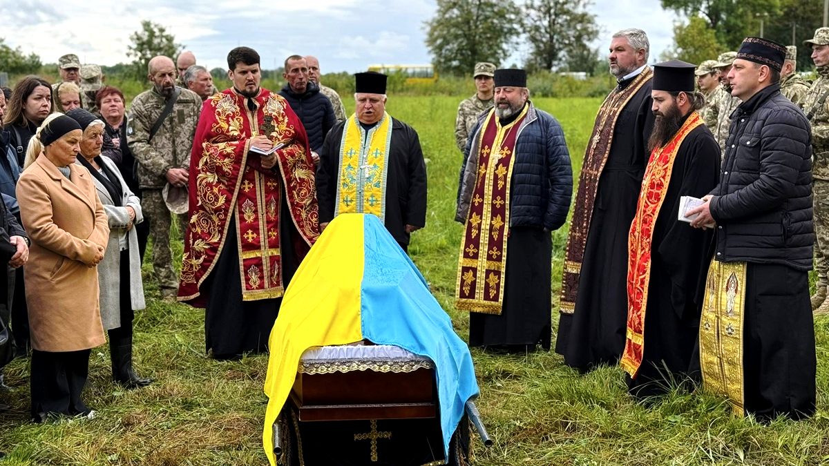 На Коломийщині попрощалися з загиблим воїном Русланом Кварцяним 2