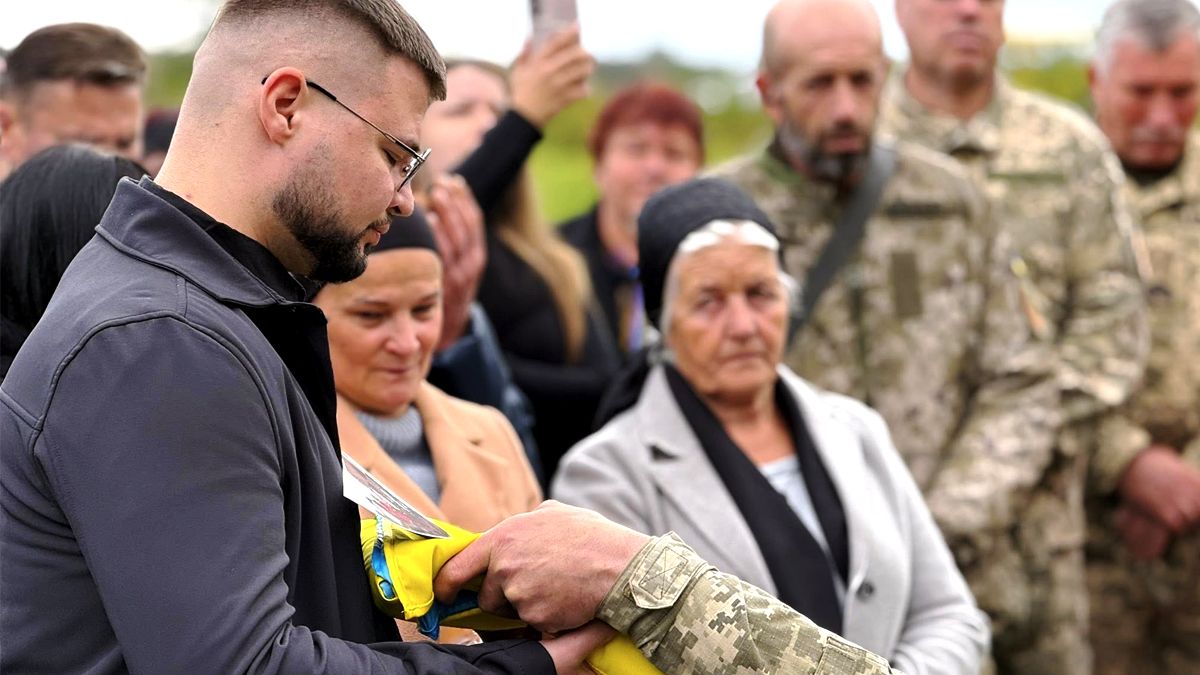 На Коломийщині попрощалися з загиблим воїном Русланом Кварцяним 5