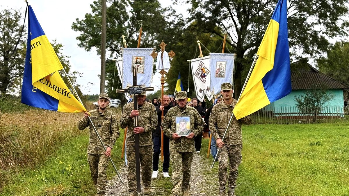 На Коломийщині попрощалися з загиблим воїном Русланом Кварцяним 4