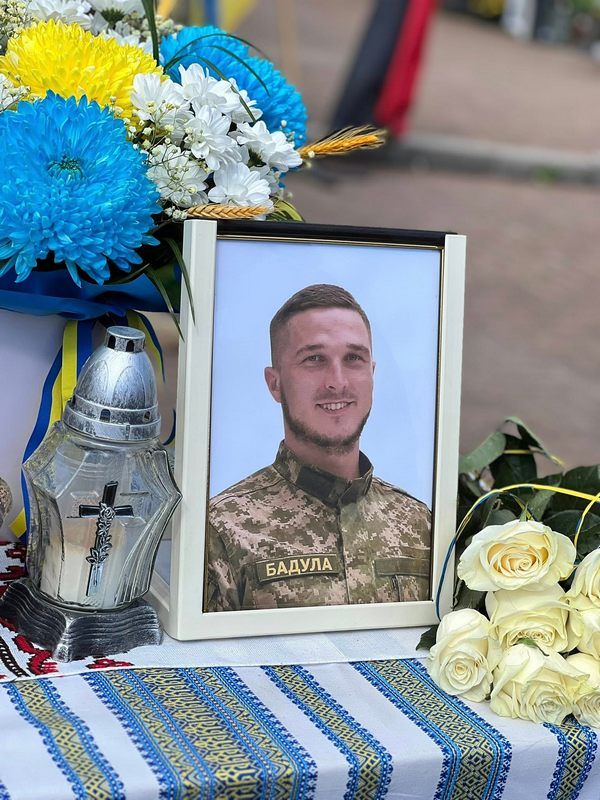 Героя Петра Ковальчука провели в останню дорогу на Коломийщині 1