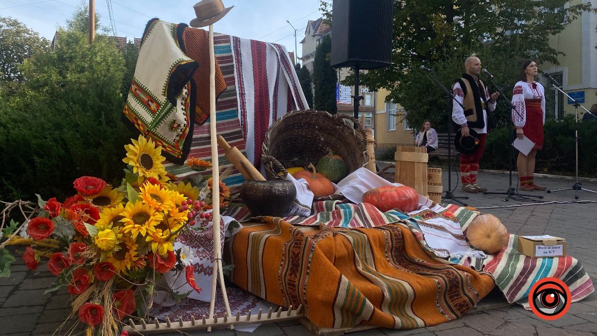 Ярмарок "Золота осінь" місто Надвірна