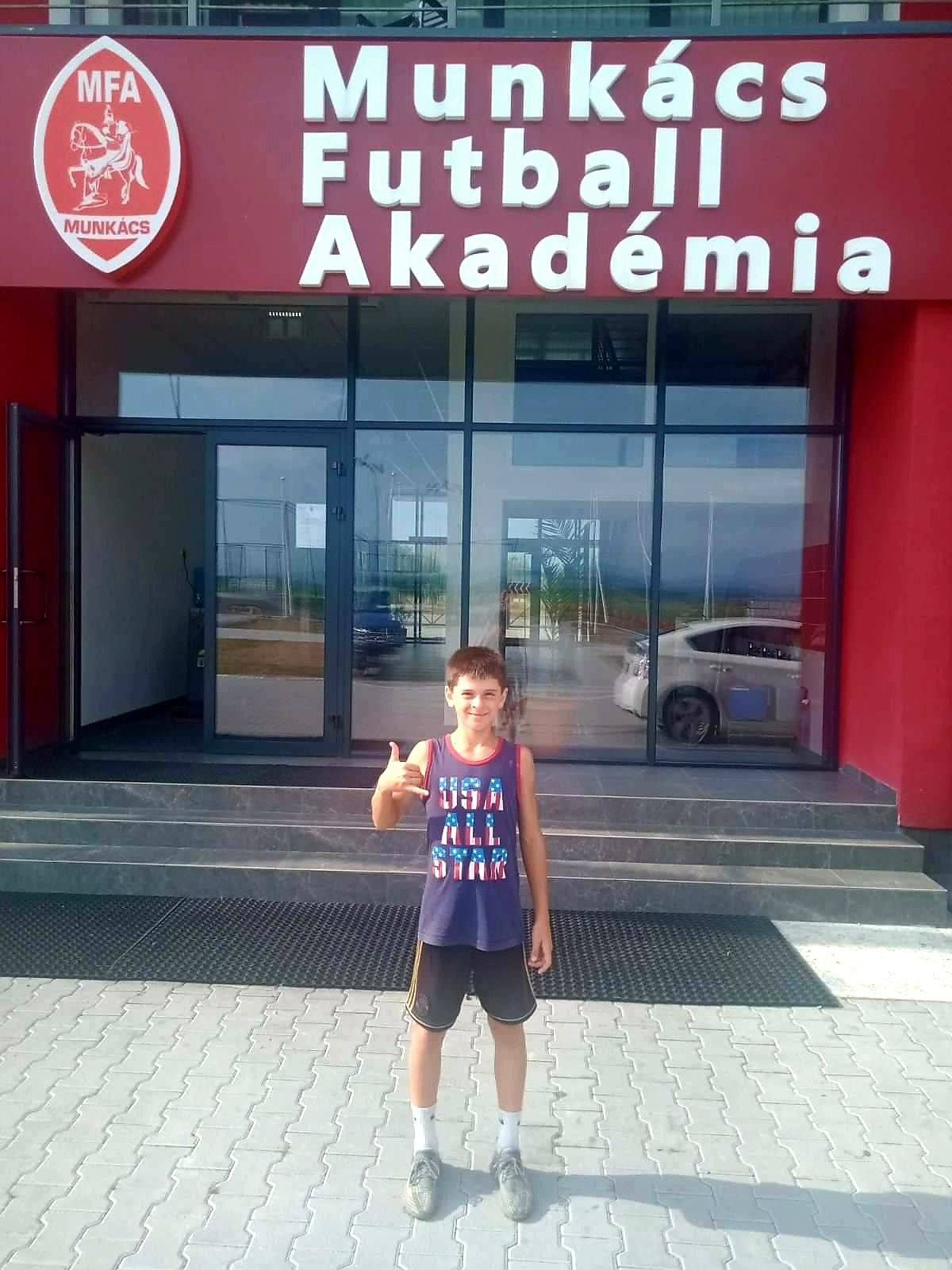 Юний Олександр в академії 