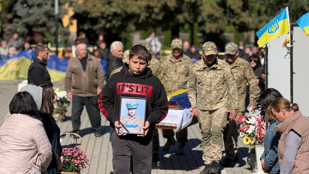 Рік вважався зниклим безвісти: "на щиті" повернувся воїн Любомир Вікоброда з Коломийщини