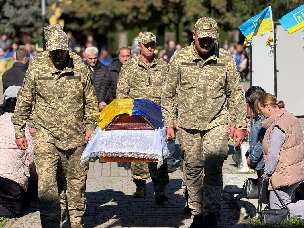 Рік вважався зниклим безвісти: "на щиті" повернувся воїн Любомир Вікоброда з Коломийщини 7