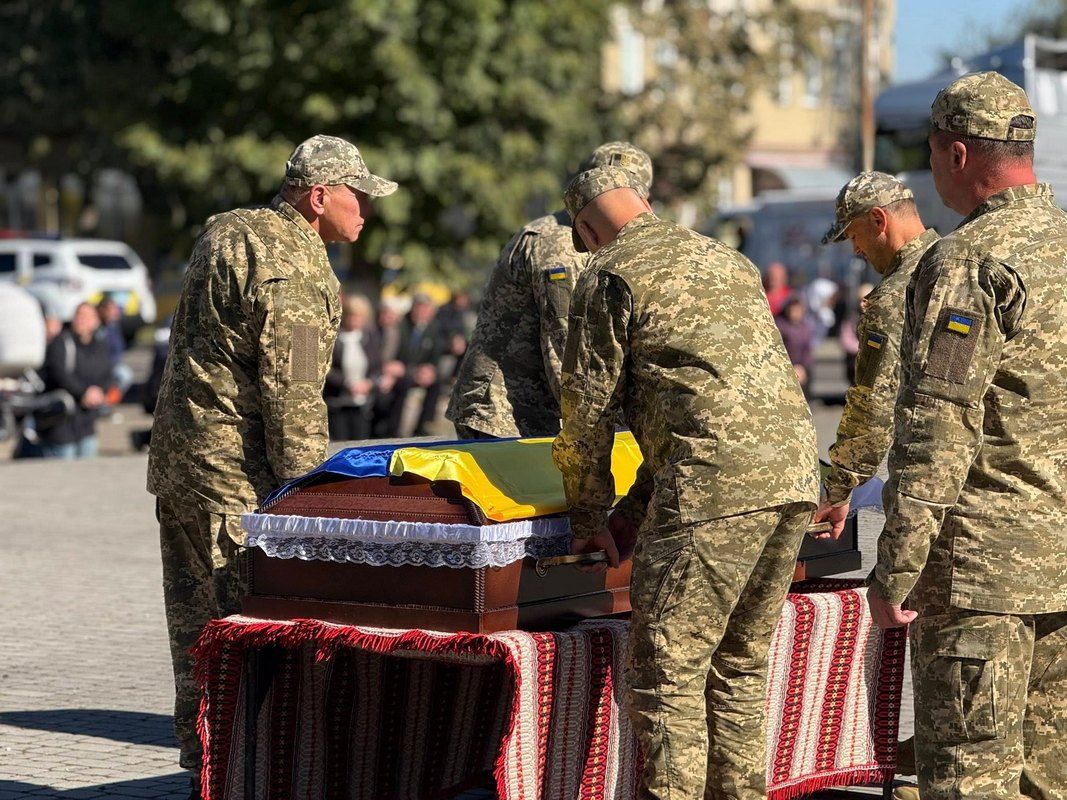 Рік вважався зниклим безвісти: "на щиті" повернувся воїн Любомир Вікоброда з Коломийщини 2