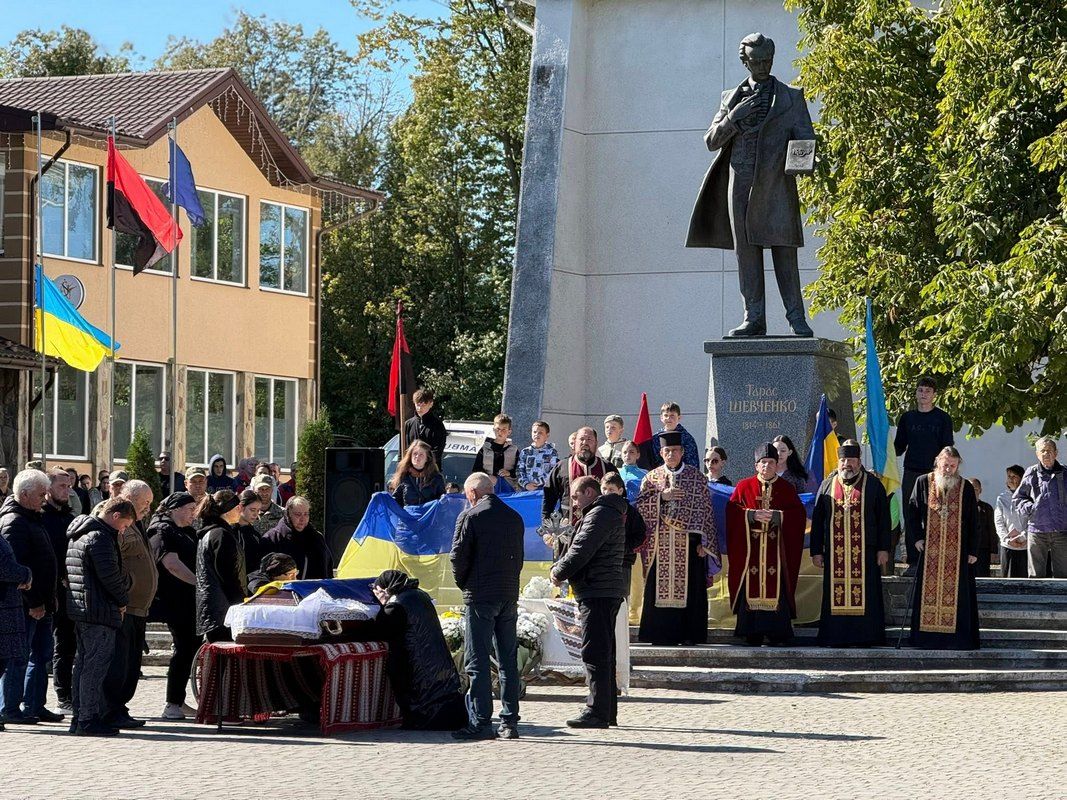 Рік вважався зниклим безвісти: "на щиті" повернувся воїн Любомир Вікоброда з Коломийщини 5
