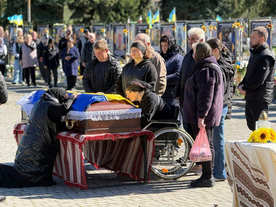 Рік вважався зниклим безвісти: "на щиті" повернувся воїн Любомир Вікоброда з Коломийщини 1