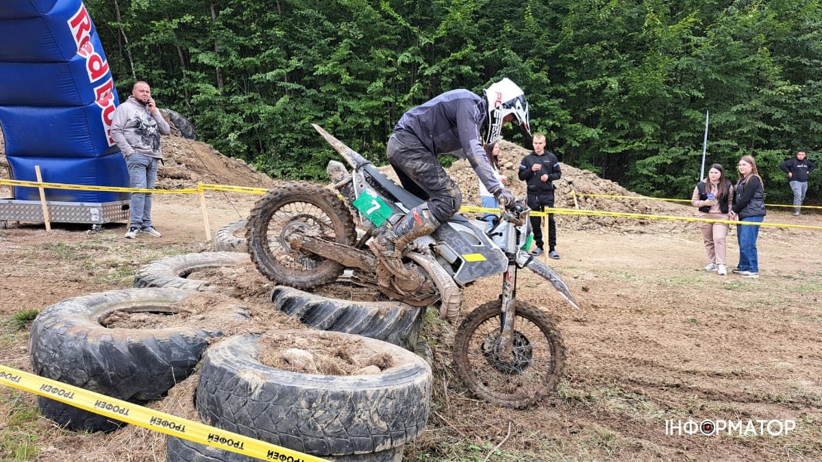 Гори, мотоцикли та шалена енергія: на Коломийщині відбулись змагання з хард-ендуро "O’Kurwaaa Bobr" 5