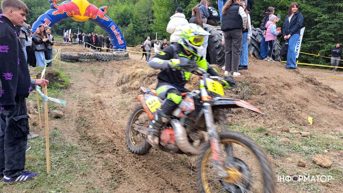 Гори, мотоцикли та шалена енергія: на Коломийщині відбулись змагання з хард-ендуро "O’Kurwaaa Bobr" 8