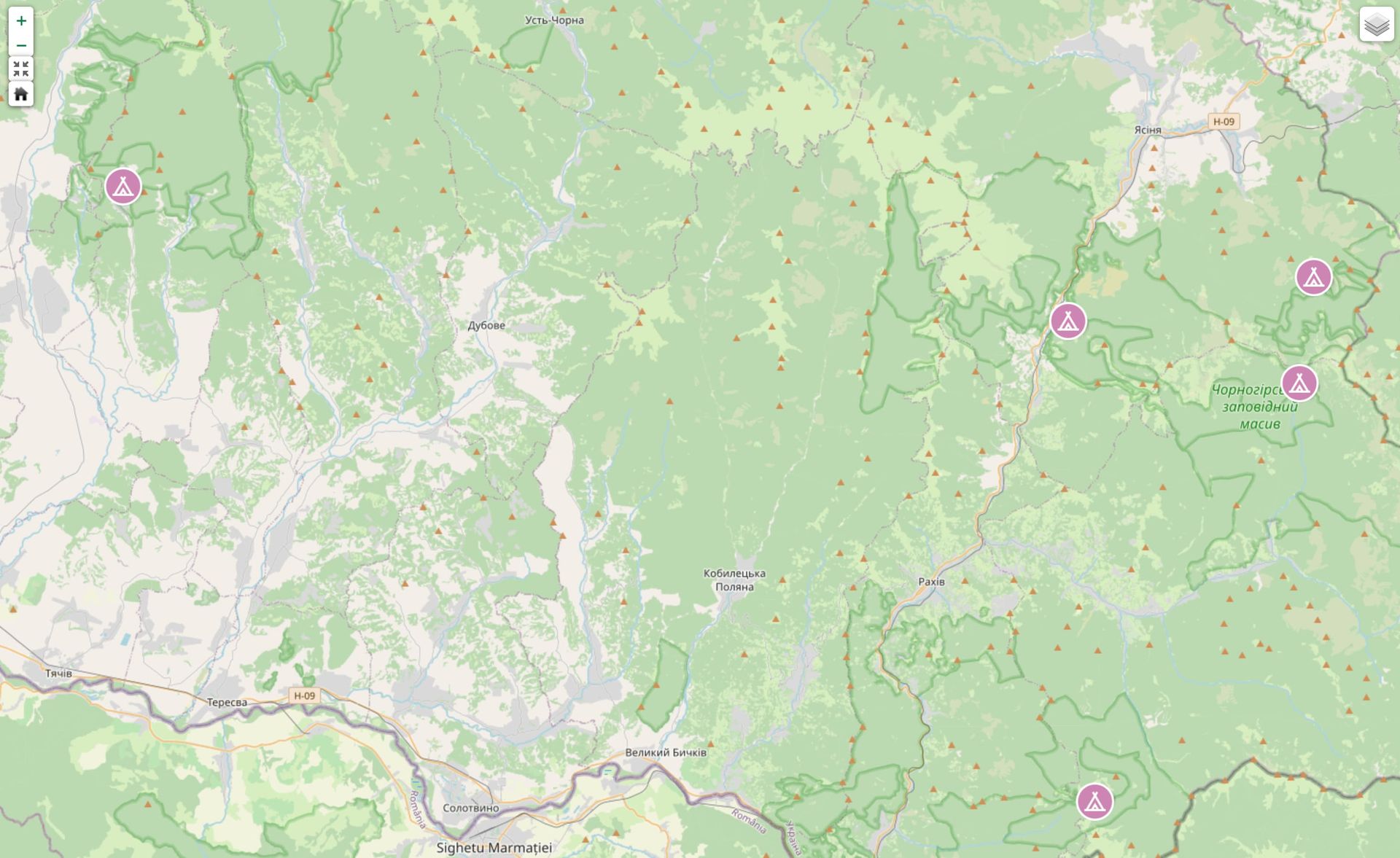 Скрін з інтерактивної мапи, яка показує офіційні місця для кемпінгу в Карпатах