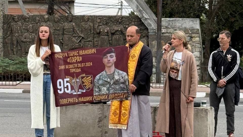 У Снятині відбулася щонедільна акція на підтримку безвісти зниклих захисників 1