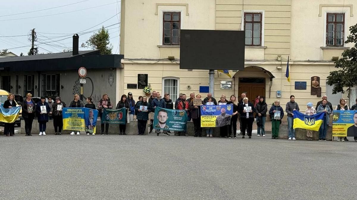 У Снятині відбулася щонедільна акція на підтримку безвісти зниклих захисників 7