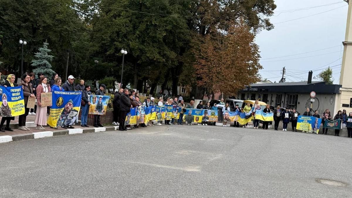 У Снятині відбулася щонедільна акція на підтримку безвісти зниклих захисників 6