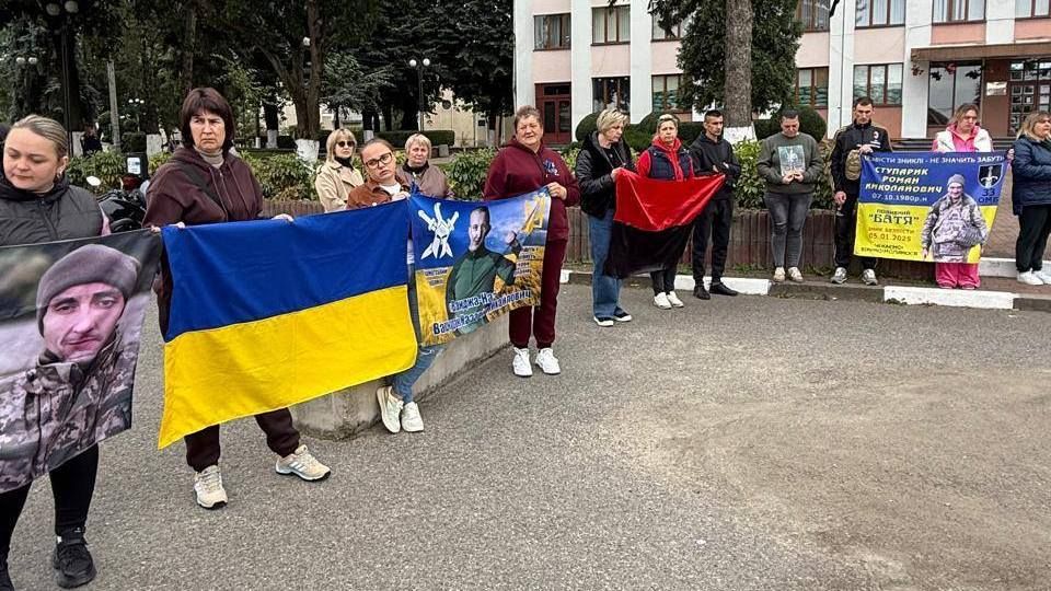 У Снятині відбулася щонедільна акція на підтримку безвісти зниклих захисників 5